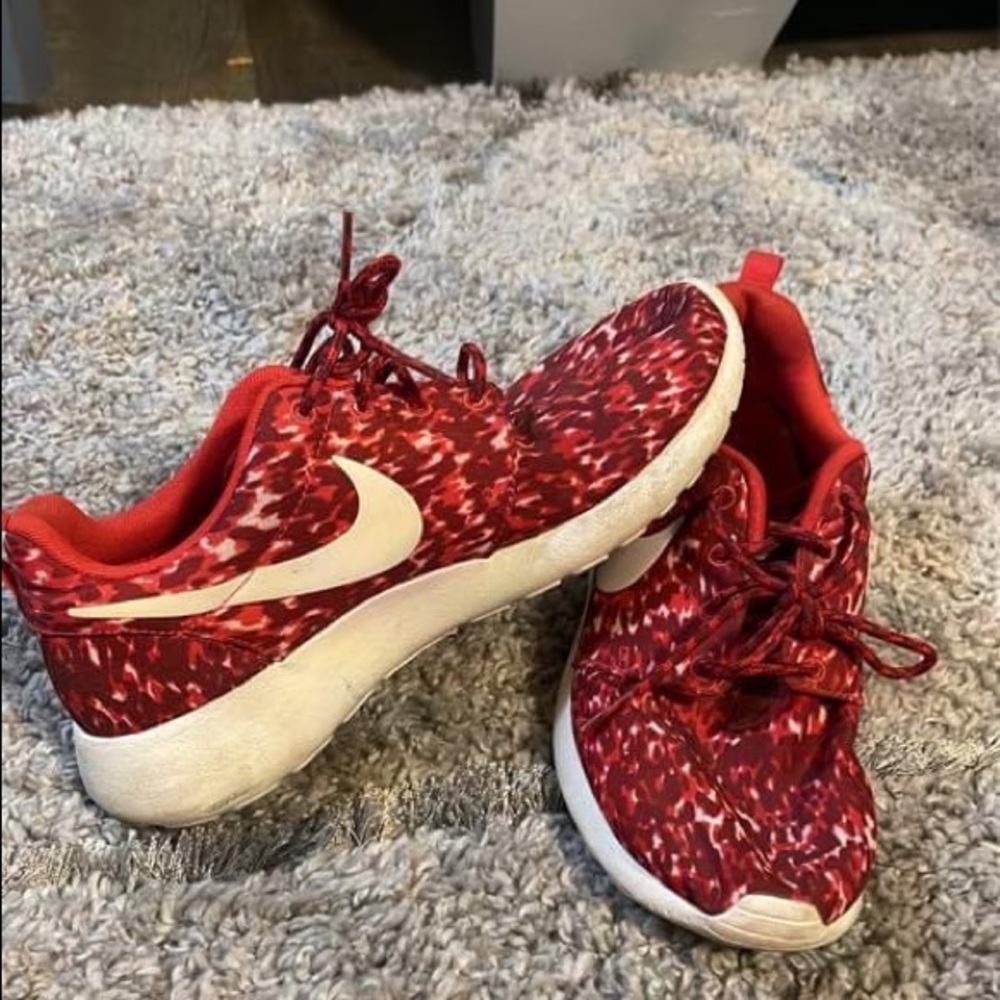 Nike leopard shoes